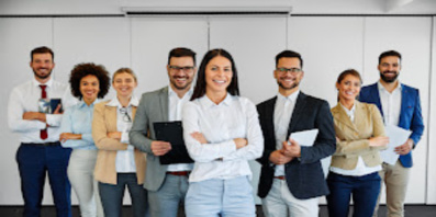 Portrait of succesful young business people team in the office